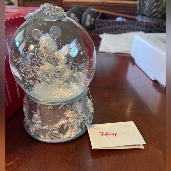 Disney Vintage Mickey & Minnie 2002 Collectible Snowflake Skating Snow Globe - Picture 2 of 16